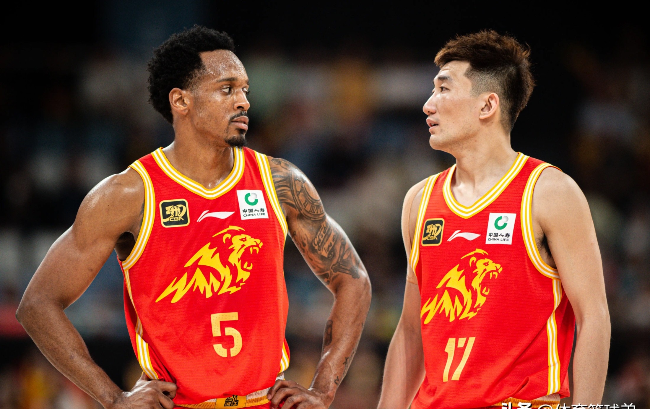 九游-包含CBA常规赛赛后走向成谜，AC米兰回应争议，话题不断，更衣室氛围转暖的词条