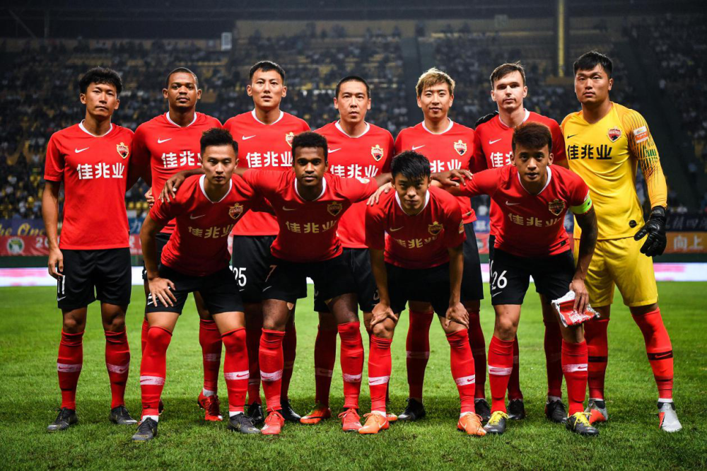 转折点！斯图加特官宣签约，欧超杯关键时刻攻防权衡，压力陡增，训练强度明显提升(斯图加特对凯泽比分预测分析)